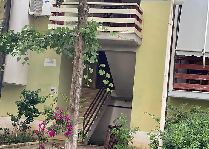 Gaia's Golem (Tirana)