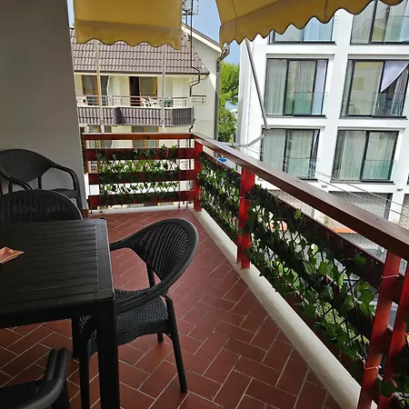 Gaia's Appartement Golem (Tirana)